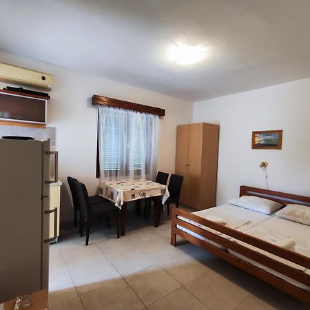 Apartmani Ivandic Murter Habitación foto